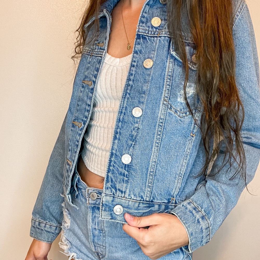 TOPSHOP MOTO MEDIUM WASH DISTRESSED DENIM JACKET